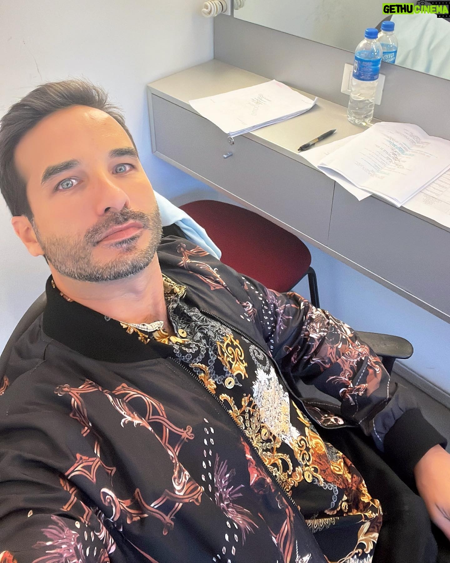 Guido Massri - 2.8K Likes - Y así me voy de Argentina una vez más con el alma llena. Fueron días llenos de amor del bueno: de la vieja, de los amigos de siempre.
De reencuentros con compañeros de trabajo, amigos, lugares, olores. Hoy me voy agradecido y con una sonrisa. Y con ganas de volver pronto, seguro que así será. 🇦🇷❤️