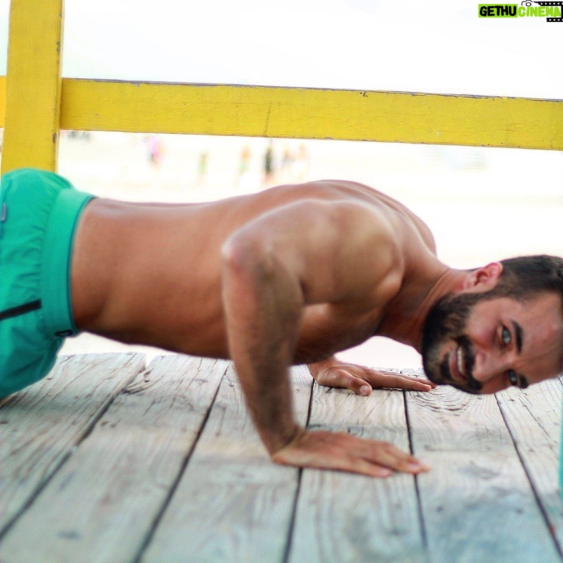 Guido Massri - 1.8K Likes - Otra de las cosas que más disfruto es hacer ejercicio. No solo me siento sano, sino que me da claridad mental. Me hace bien al cuerpo , a la mente y al alma.
#fitness #fit
