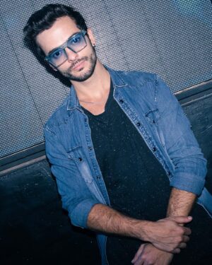 Guido Pennelli Instagram - Hace poco estrenó “Días de gallos 2” en  @hbomaxar Tremenda producción de @zeppelin.studio.latam Disponible ahora! 🐓🐓