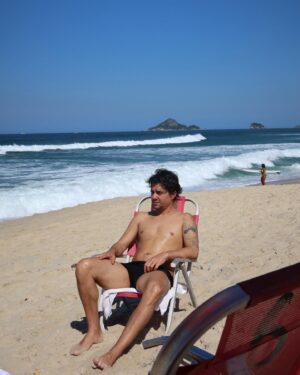 Guilherme Boury Instagram - Rio < 
🌊 ☕️ 🍃