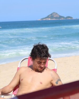 Guilherme Boury Instagram - Rio < 
🌊 ☕️ 🍃