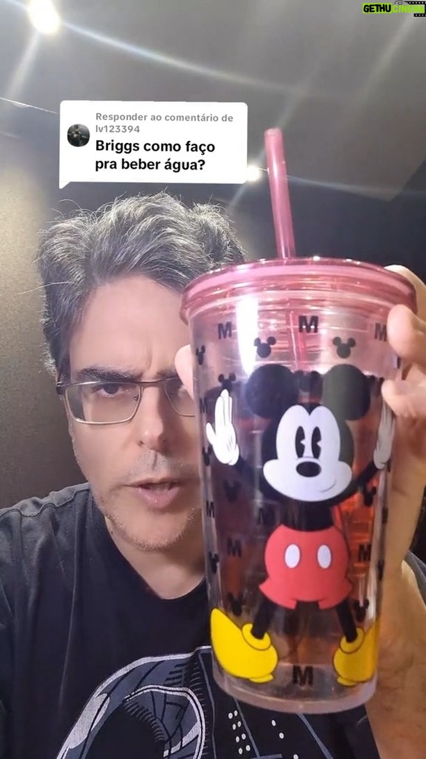 Guilherme Briggs - 33.4K Likes - COMO BEBER ÁGUA? Um tutorial simples e prático para te ajudar nesse hábito importante que todos devemos ter: o de beber água.