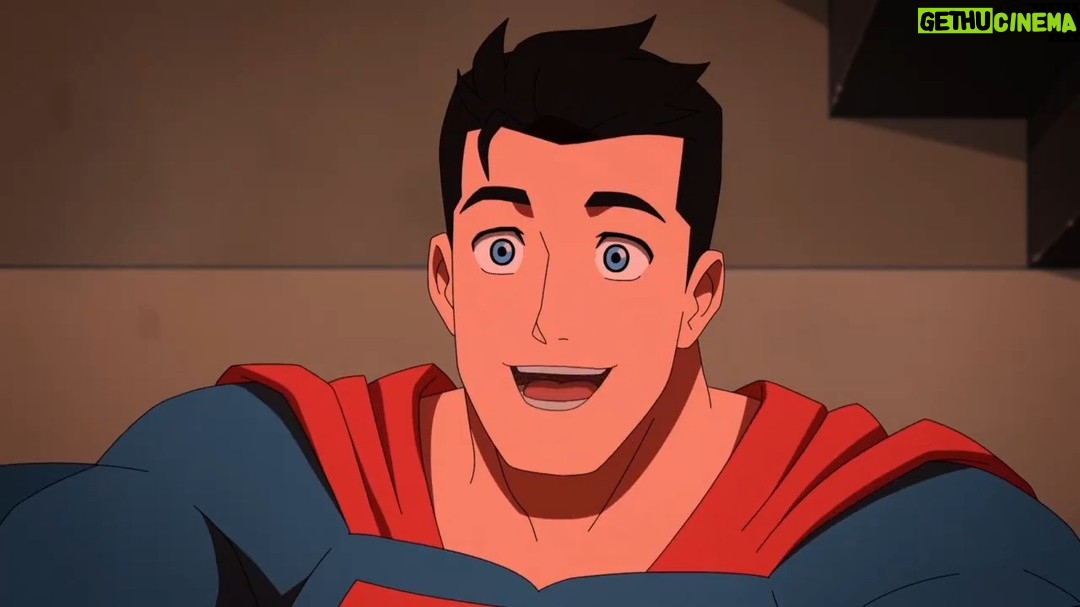 Guilherme Briggs - 43.6K Likes - Um trechinho da "Minhas Aventuras com o Superman" que eu tenho imensa alegria e prazer de dublar. Gravei remotamente para o estúdio Cinevídeo, com a direção de @ozzimonteiro e a tradução de @mnzs.gui
Roteiros e personagens bem construídos, drama, romance, aventura e suspense, tudo muito bem feito e equilibrado, além da animação linda. É um dos melhores desenhos animados já feitos do Superman, em minha opinião e vale a pena conferir. Já está na sua segunda temporada.
Na sequência divertidíssima, Kara (dublada pela @flaviasaddy ) e Superman conversam sobre o namorad... ehr... o novo amigo dela, Jimmy Olsen (dublado pelo @gustavo.nader )😂
Ah e reparem na Kara, entendendo errado uma coisa que o Superman fala, lá no finalzinho da cena. É MUITO bom hahaha 😂