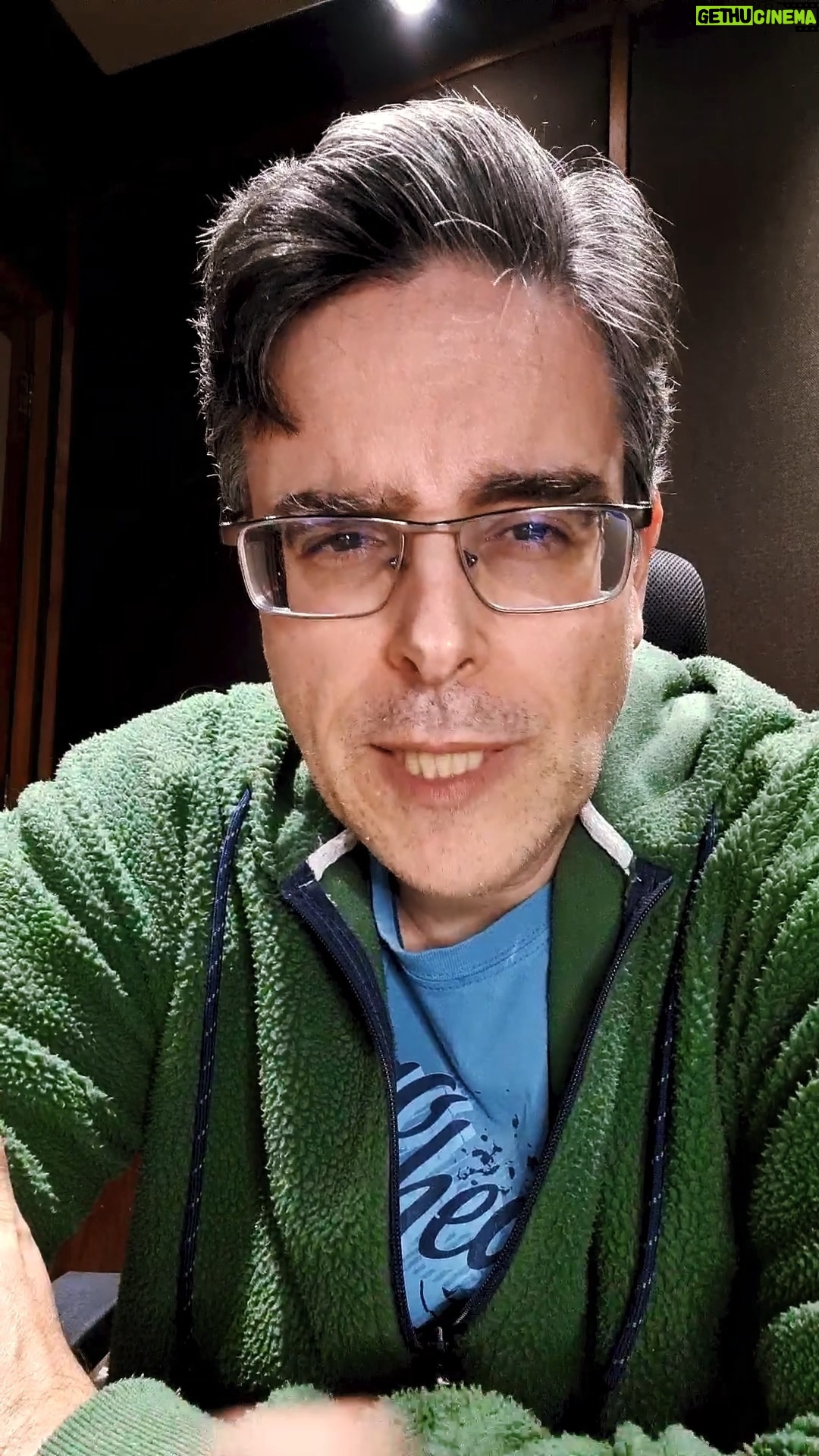 Guilherme Briggs - 36.5K Likes - O efeito Dunning-Kruger é um viés cognitivo que se manifesta quando indivíduos com habilidades ou conhecimentos limitados em uma determinada área tendem a superestimar sua competência nessa área. O mais importante para evitar o efeito Dunning-Kruger é não parar de buscar conhecimento. Quando você começa a estudar um assunto complexo, seu primeiro reflexo será achar que já sabe tudo sobre aquilo. Resista esse impulso inicial e persevere no desenvolvimento do conhecimento. ❤️