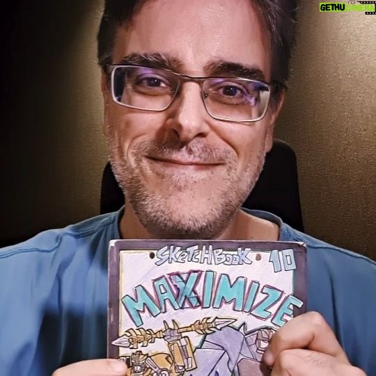 Guilherme Briggs - 35.5K Likes - Atenção fã que perdeu seu caderno de desenhos de Transformers lá no @amazontecnogame em Manaus! Eu quero te devolver ele junto com um presente! ❤️🥰 E parabéns pelo seu talento!!!