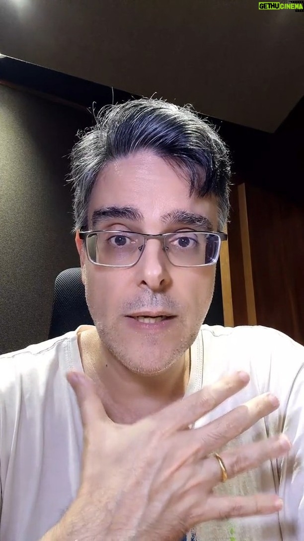 Guilherme Briggs - 85.4K Likes - Neste vídeo eu sou minha opinião sobre a utilização de Inteligência Artificial para recriar a voz do meu querido amigo, o saudoso Isaac Bardavid, dublador clássico do Wolverine.