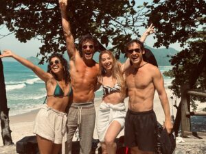 Guilherme Dellorto Instagram - Junta todo mundo e faz uma familia só! Pronto! 💜

Fim de set com direito a um tchibum delicioso! ☀️⛱️🌊