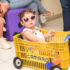 Guilherme Dellorto Instagram - O filho que vem depois já começa a vida disputando lugar com quem era dono absoluto de tudo: tempo e espaço. Nasce sabendo que pra conseguir as coisas precisa ganhar no grito, no tapa e até no dente. Afinal ela(s) disputavam com alguém que eu já tinha anos de afinidade. E pra mim amor é conquistado com tempo por perto. E assim, agarrando esse espaço com unhas e dentes elas foram conquistando o latifúndio absurdo de amor. Mas agora que já conquistaram será que podem parar de virar o prato de comida na mesa? ♥️