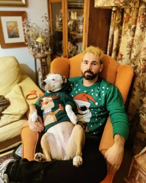 Guilherme Duarte Instagram - Está feito o Natal. Barriga cheia e meias no sapatinho. Espero que o vosso esteja a correr bem. Se receberam dinheiro já sabem que o podem gastar nos bilhetes para o espectáculo do Gandim em Lisboa e Porto à venda no link da bio. Em compensação amanhã publico o LIMBO no YouTube às 15h. De nada.