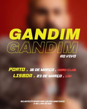 Guilherme Duarte Instagram - Guess who's back? Gandim in da house! Prraaaa.

Bom, para já é só o anúncio das primeiras datas da tour 2024 de Gandim ao vivo. Terei fôlego para estar 1h30 em palco armado em rapper, sendo a estreia a poucos dias de fazer 40 anos? Não sei, veremos. Será uma mistura do primeiro e do segundo álbum, com momentos de stand-up pelo meio e outras macacadas para tornar isto no melhor espetáculo de comédia com hip hop feito por um gajo nascido na Buraca que já viram. Talvez seja o único. Lisboa e Porto terão convidados especiais.

Deixem nos comentários as cidades por onde gostavam que a tour do Gandim passasse que ainda estamos a marcar datas e pode ser que nos influenciem e digam qual o vosso outfit Gandim favorito que, já agora, tiveram a ajuda da @tfilipamartins

Para o novo álbum ainda vão ter de esperar por Janeiro, mas adianto que as músicas estão prontas e já estou em filmagens dos videoclipes. Serão sete músicas, com 3/4 feats e com temas que vão desde as rendas altas, a ser hipocondríaco e ficar solteiro quase aos 40. Produção musical do @filipe_survival e os vídeos do mesmo de sempre @ppbbessa 
integrantes essenciais do projecto Gandim, bem como toda a equipa da @setlist.pt 

O projecto Gandim tinha de voltar, não só por muita gente pedir esse retorno, mas acima de tudo porque me deu imenso gozo e sinto que ainda há muito espaço para aprender e melhorar. Acho que quem gostou do primeiro álbum, gostará ainda mais deste Gandim 2.0. Isto é o que me dá mais gozo na minha profissão, arriscar e fazer coisas diferentes que quando partilho a ideia me dizem "Eh pá, queres mesmo fazer isso?". Se calhar é tudo uma desculpa para poder descoloar o cabelo e usar roupas jovens e esconder a crise de meia-idade, é possível.

Quem deixou as prendas de Natal para a última, tem aqui uma oportunidade perfeita de fazer um brilharete, caso tenha amigos, família ou caras metades com gosto musical duvidoso que possam apreciar o Gandim.

Bilhetes à venda na Ticketline e link da bio.
Identifiquem os vossos amigos Gandins e ajudem a partilhar o cartaz que o algoritmo do IG já se sabe que privilegia gatinhos e mamas e eu tenho cão e mamilos peludos. Obrigado.

📸 @paustorch