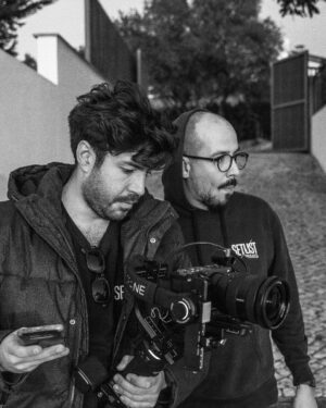 Guilherme Duarte Instagram - Nova música do GANDIM. Ressurreição, já está no local habitual.

Foi um dos temas que me deu mais gozo fazer e no qual tive mais cuidado com a letra, métrica e essas coisas todas, porque se é para mandar barras tem de ser bem feito. Acho que o resultado superou as minhas expectativas, bem como o feedback que vocês têm dado. Se algum rapper ficar ofendido é porque enfiou a carapuça. Prrraaa. Vida de sarilho.

Produção musical do grande @filipe_survival

Realização de @ppbbessa 

Edição do @_andrefnrodrigues .

O styling da @tfilipamartins

Fotos do @travassosfotografia

Produção do vídeo @setlist.pt a cargo do @nrpires com assistência do @manel.cambezes .

Bonita luz do @joao__nneves da @slcrew20

Obrigado também à @stayaltido por nos ter cedido uma bonita moradia e à @edax.pt por nos ceder o Lamborghini para mandar ganda pausa e quê.

E outro obrigado também às discotecas @jamaica_lisboa e @tokyolisboa por nos deixarem filmar lá esta macacada. Foi a primeira vez que saí de lá sóbrio.

Obrigado às bailarinas que deram cor ao vídeo e aguentaram o frio
@m_margarida_goncalves
@_mariaana._
@gimansur
@sara_filipacosta

À partida, para a semana há nova música, com uma participação especial que acho que vão gostar. Aliás, duas na mesma música, mas depois vêem, mas posso adiantar que um dos feats é internacional. What? Juro. 

Datas dos espectáculos ao vivo, onde, provavelmente, a Ressurreição vai ser a música de abertura. Prrrraa! Os bilhetes estão à venda no link da bio.

Porto - 16 de Março

Lisboa - 23 de Março

Faro - 28 de Março

Guimarães - 6 de Abril

Coimbra - 11 de Abril

Leiria - 13 de Abril

Obrigado a todos.