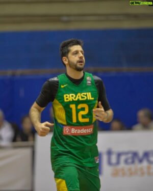 Guilherme Giovannoni Instagram - Brasil começa hoje a disputa por uma vaga olímpica. Mais de 20 anos representando meu país e o ponto mais alto sempre foi jogar os Jogos Olímpicos! O desafio pra nossa seleção é enorme, e a nossa torcida gigante! Vai Brasil! Boa sorte galera!

 #preolimpico #basquete #basquetebrasil #basket #basketball