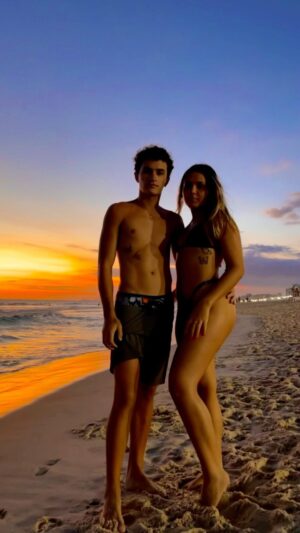 Guilherme Seta Instagram - 365 dias do nosso amor ❤️
•
"𝙴, 𝚊𝚌𝚒𝚖𝚊 𝚍𝚎 𝚝𝚞𝚍𝚘, 𝚝𝚎𝚗𝚑𝚊𝚖 𝚊𝚖𝚘𝚛, 𝚙𝚘𝚒𝚜 𝚘 𝚊𝚖𝚘𝚛 𝚞𝚗𝚎 𝚙𝚎𝚛𝚏𝚎𝚒𝚝𝚊𝚖𝚎𝚗𝚝𝚎 𝚝𝚘𝚍𝚊𝚜 𝚊𝚜 𝚌𝚘𝚒𝚜𝚊𝚜." 𝙲𝚘𝚕𝚘𝚜𝚜𝚎𝚗𝚜𝚎𝚜 𝟹:𝟷𝟺