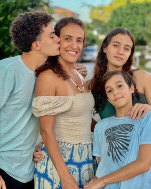 Guilherme Seta Instagram - Feliz dia mãe ❤️ Obrigado por ser essa mãe incrível, amiga, cuidadosa e muitooo divertidaaa 🫶🏼 TE AMOO MUITO ❤️