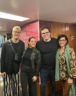 Guilherme Weber Instagram - Dica imperdível de teatro para a próxima semana - quinta-feira: @a.tropa ! Matando saudades do nosso incrível @otavioaugustosoueu e elenco super afinado: #AlexandreMenezes @alexandregalindo1 @andrerosalves e @danielmarano 👏🏻

E atenção: @guspinheirogus expoente de sua geração com 4 peças em cartaz! E vem mais uma! “Dois de Nós” com @antoniofagundes @thiagofragoso @aalexandramartins e eu. 

Ensaios começando na próxima semana! Viva o teatro Vivo! 🎭✨