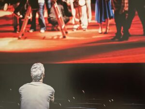 Guilherme Weber Instagram - Dia mundial do teatro. Sei de muitos dias “oficiais” mas todos os dias são dia. Aniversários e desaniversários como diria Lewis Carrol. Faz anos tenho a sorte e alegria de ter a fotógrafa Flavia Canavarro acompanhando meu trabalho como ator e diretor! Neste dia compartilho alguns dos registros e comemoro celebrando o teatro através do amor gigante e desbragado que ela sente pelos palcos, plateias e camarins!
Fantasmagoria IV.
Os Realistas.
Antes que a definitiva noite se espalhe em latino america.
Tudo.
Gargalhada Selvagem.
Peça do Casamento.
Peça do Casamento.