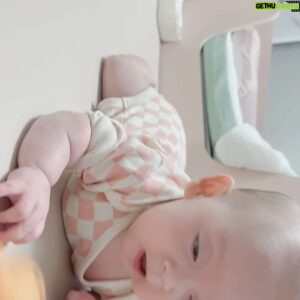 Guillaume Patry Instagram - 2023년 마지막 게시물은 웃는 레아 모음
⁽⁽٩(๑˃̶͈̀ ᗨ ˂̶͈́)۶⁾⁾
한 4개월쯤부터인가.. 내가 기침만 하면 웃길래 맨날 억지로 기침하느라 밤 되면 목소리 안 나왔었음ㅎ 그래도 웃는 거 보면 햄복해..ღ

6개월 된 지금, 기침은 이제 재미없고 까꿍이나 홍시만 보면 웃는 중ㅋᩚㅋᩚㅋᩚ

24년에도 엄마 아빠가 많이 웃겨줄게 아가🤍

 첫번째 영상은 편집하다가 포기한... 뒤엔 자막 없음...

#jetaimeléa 

#👼🏻 
#6monthsold 
#6개월아기 
#6개월아기놀이 
#2024