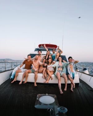 Guillaume Ruchon Instagram - #CMinaire21 @pictureelement.fr 🟨
(la meilleure c’est la dernière) ° Après ces 4 jours passés dans le sud avec toute ma team, je me devais de faire un album souvenir de notre premier séminaire pas comme les autres.

Un loonng week end avec tout ce qu’il faut pour créer de super souvenirs. Entre le rush pour la sortie du ZV-E10, les projets gagnés (oui, oui) et les moments Fun & Chill, on n’a pas vu passer ces quelques jours 🤯
 Ils savent déjà ô combien je suis fier du chemin qu’on a parcouru ensemble, des projets qui ont été menés et de ma pleine confiance dans les projets à venir !  J’ai hâte d’être en Septembre et de reprendre à fond 🙏🏼
 Belle fin de week end à tous, g.  P.S : Oui les photos sont prises tantôt à l’iphone, tantôt à A7III ou A7RIII par un peu toute la team 🔥