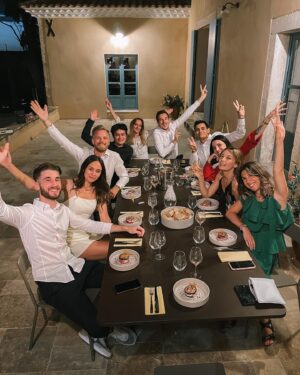 Guillaume Ruchon Instagram - #CMinaire21 @pictureelement.fr 🟨
(la meilleure c’est la dernière) ° Après ces 4 jours passés dans le sud avec toute ma team, je me devais de faire un album souvenir de notre premier séminaire pas comme les autres.

Un loonng week end avec tout ce qu’il faut pour créer de super souvenirs. Entre le rush pour la sortie du ZV-E10, les projets gagnés (oui, oui) et les moments Fun & Chill, on n’a pas vu passer ces quelques jours 🤯
 Ils savent déjà ô combien je suis fier du chemin qu’on a parcouru ensemble, des projets qui ont été menés et de ma pleine confiance dans les projets à venir !  J’ai hâte d’être en Septembre et de reprendre à fond 🙏🏼
 Belle fin de week end à tous, g.  P.S : Oui les photos sont prises tantôt à l’iphone, tantôt à A7III ou A7RIII par un peu toute la team 🔥