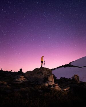 Guillaume Ruchon Instagram - Hello PINK NIGHT 😍
•
Avez-vous déjà observé ce phénomène ultra rare ? 🤯

Il se produit à une heure très précise, il faut être en haute montagne et se diriger vers le Sud-Ouest pour pouvoir capter ces lumières roses !

Assez dingue comme spectacle, non ? 😍
•
Pic by @mathisdecroux 📷 
•
#neverstopexploring #milkywaychasers #longexposure #night #nevergiveup #milkyway #longexposure_shots #love #travel #astrophotography #longexposurephotography #nightlife #wanderlust @baraodashashtags #milkywaypics #longexpoelite #nightmare #instagood #milkywaygalaxy #longexposureoftheday #neverstoptravelling #nightphotography #amazing_longexpo #neverstoplearning #milkywaystars #longexpo_addiction #milkywayphoto #longexposureshots
•
P.S : Non j’déconne, j’ai juste poussé le curseur teinte à fond sur Lightroom mdr. C’est pour voir si vous lisez la description !
Par contre ne dites rien, placez le mot « surréaliste » en commentaire, c’est notre nom de code !
Ah oui, et n’oublie pas de liker !