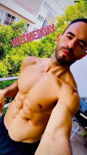 Guillermo Iván Instagram - Here we go! Happy Wednesday my people. 
Aquí vamos! Feliz miércoles mi gente linda!

#wednesday #today #guillermoivan #actors #life #fitness #workout #actorslife #today