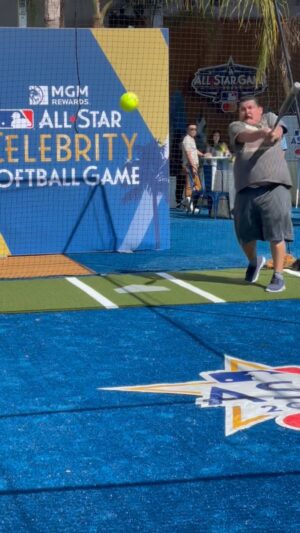Guillermo Rodriguez Instagram - Batting practice 😬 @MLB #AllStarGame