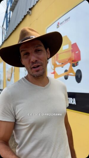 Guíto Instagram - Obra é pra vida toda ! Construa seu lar , você será mais livre se tiver sempre pra onde voltar ! Acompanhe essa obra pelas minhas redes e porque escolhi esses parceiros ! 

@imoveis034 
@vaptvuptaraxa 
@madeireirafortalezaaraxa 
@integraengenharia