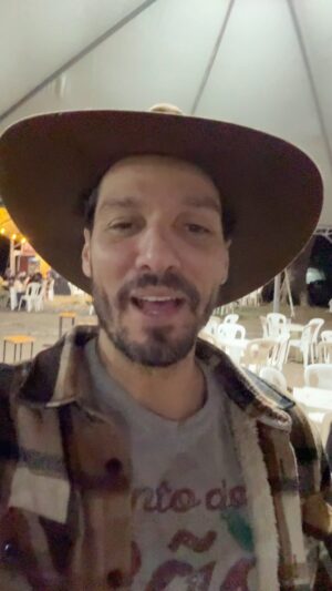 Guíto Instagram - Partindo pra Barretos !! Mas antes um abraço nos meus amigos Bahiuchos !! Alô LEM Bahia !!! Como é bom revê-lo @tomasluza  e @joaopfranc !!