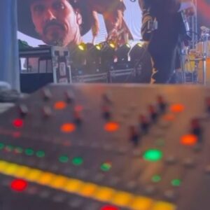 Guíto Instagram - Vivendo o sonho !!! #guito 
Na contra mão da madona , uma banda de Musicos que tocam de verdade no palco com os erros e acertos. Um quadro pintado a mão e não impresso.