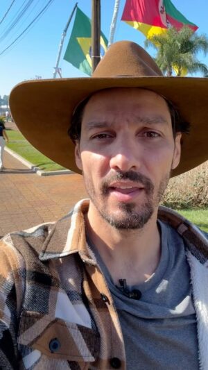 Guíto Instagram - Um prazer enorme estar nesse evento! Troca de informação, tecnologia , inovação, agricultura familiar. Reter a família no campo !! 

Obrigado @iharadefensivosagricolas e @expodiretocotrijal pela oportunidade !!