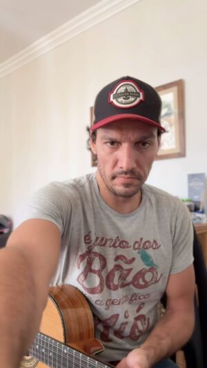 Guíto Instagram - Dia 20 de abril em Nepomuceno , com a participação dos irmãos Moraes! Grande inspiração pra mim ! #guito #nepomuceno #cafe #cafeicultura #agro