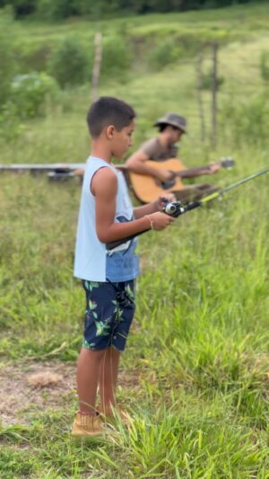 Guíto Instagram - Então segura esse pescador aí !!! Junta suas coisa e “vem morar comigo !! Aqui é pequeno , mas da pra nós dois … meiga senhorita ,  vem morar comigo “ #zegeraldo #guito @guitoshow