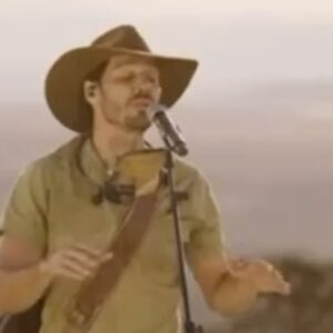 Guíto Instagram - É o mais perto que consigo de uma dancinha toque toquis!  Faltou a Virgínia aprender e lançar nois na fama ! #guito 

Já conhecia essa música ? #empatia