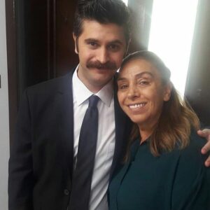 Gül Arcan Instagram - Canımın içi, yaşama sebeplerim, aldığım nefeslerim, dünyam evlatlarım iyi ki doğmuş olmaktan öte iyi ki sizin gibi evlatlara sahip olmak en büyük hediye, zenginlik. Hepinize tek tek teşekkür ediyor, her saniye sizlere sahip olduğuma şükrediyorum 💖💖🌹🌹🌹🌹🐞🐞#gülarcan @gursesgram @sebnemarcan @ozgurarcan @cagriugur @gamzee.gurses ülkü gürses