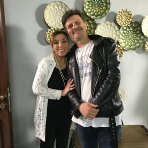 Gül Arcan Instagram - Setten sevgiler #gülarcan #cavidan #kanal7#karamelyapım#yemin @ayhanzen @deryakurtulusoktarr @yagmurakdag__