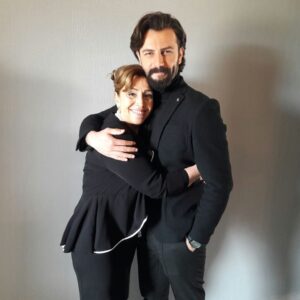 Gül Arcan Instagram - Bu Akşam saat 7 KANAL 7 oğullarımız ile bekliyoruz sizleri 💖💖🌹🌹#gülarcan #cavidan #kanal7 #karamelyapım #yemin @gursesgram @deryakurtulusoktarr @gokberkdemirci