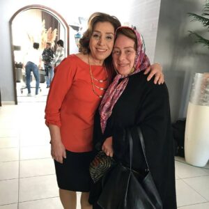 Gül Arcan Instagram - Setten sevgiler #gülarcan #cavidan #kanal7#karamelyapım#yemin @ayhanzen @deryakurtulusoktarr @yagmurakdag__