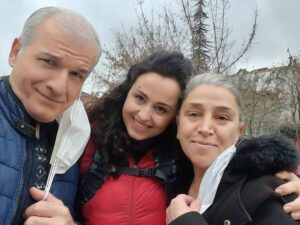 Gül Arcan Instagram - Setten selamlar sevgiler herkese ❤️🌹#yemin #kanal7 #karamelyapım#cavidan @berkantmuftuler @ceydaolg @hulya_aydin_