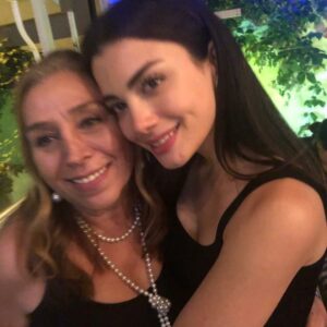 Gül Arcan Instagram - İyi ki doğdun iyi ki varsın seni çok seviyorum kuzum. Tüm mutluluklar sizlere gelsin. ❤️🌹🧿🥰 @ozgeyagizz @gokberkdemirci