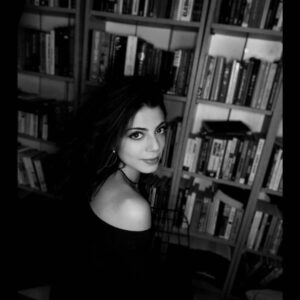Güliz Aybay Instagram - Her telden, çiçekten,böcekten,kitaptan sokaktan ve kediden yılın son gününden