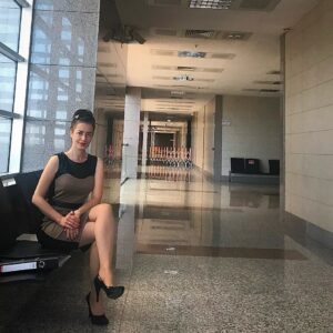 Gülşah Ertuğrul Instagram - Mesleki dehasıyla yoluma ışık olan babamın nezdinde tüm meslektaşlarımın bu özel gününü kutlarım💫Savunma nın kendini savunmak zorunda kalmadığı daha aydınlık günlere⚖️ 📖.. #5nisanavukatlargünü