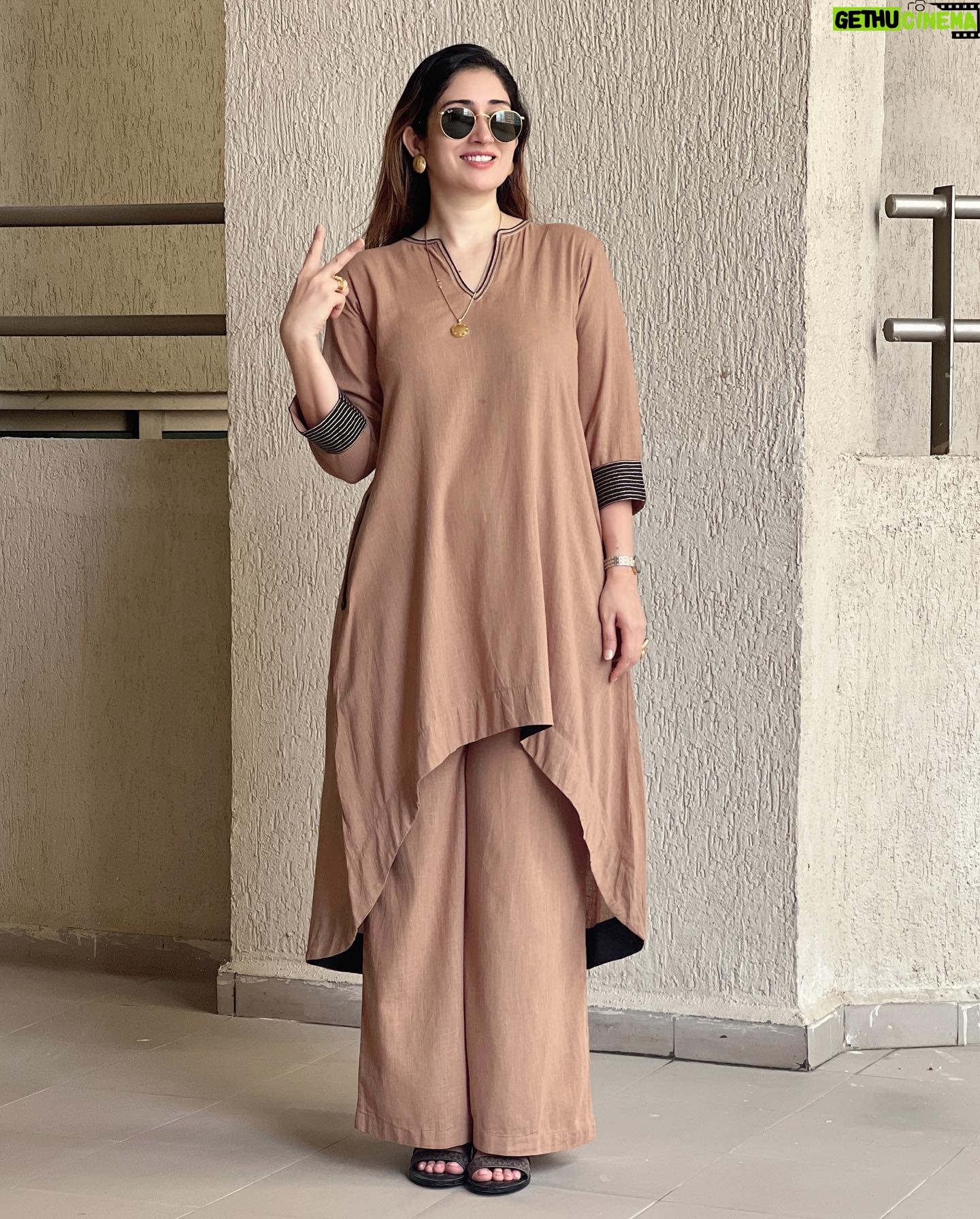 Gungun Uprari - 21.2K Likes - Dressing up for summer vibes ❤️
With @unidraa 🌸
.
.
.
.
.
.
.
#suits #fashion #suit #style #suitstyle #dresses #onlineshopping #indianwear #kurti #ethnicwear #bridal #menswear #kurtis #dress #punjabisuits #instafashion #cotton #wedding #designer #indianfashion #ethnic #designersarees #lehenga #fashionblogger #india