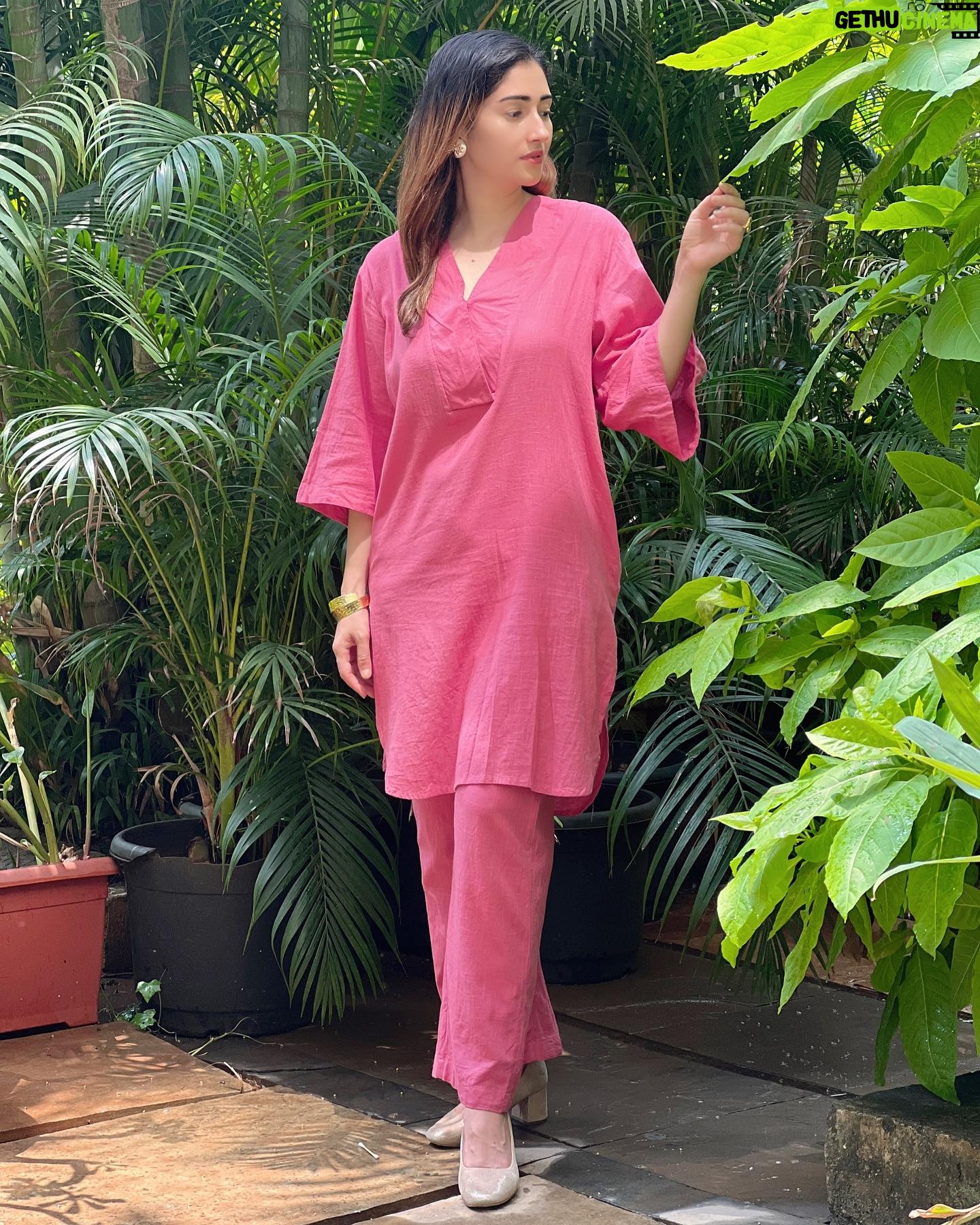 Gungun Uprari - 21.2K Likes - Dressing up for summer vibes ❤️
With @unidraa 🌸
.
.
.
.
.
.
.
#suits #fashion #suit #style #suitstyle #dresses #onlineshopping #indianwear #kurti #ethnicwear #bridal #menswear #kurtis #dress #punjabisuits #instafashion #cotton #wedding #designer #indianfashion #ethnic #designersarees #lehenga #fashionblogger #india