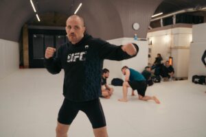 Gunnar Nelson Instagram - Some media but overall a quiet and good day in London. The day was wrapped up with a late session at @london_grapple 💥

3 more sleeps!
