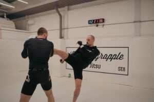 Gunnar Nelson Instagram - Some media but overall a quiet and good day in London. The day was wrapped up with a late session at @london_grapple 💥

3 more sleeps!