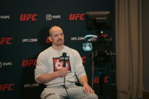 Gunnar Nelson Instagram - Some media but overall a quiet and good day in London. The day was wrapped up with a late session at @london_grapple 💥

3 more sleeps!