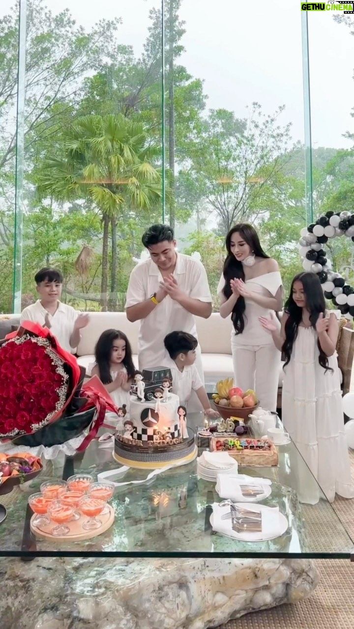 Guntur Triyoga - 158.5K Likes - Selamat Ulang Tahun Suamiku Tercinta💕
Terimakasih Telah Menjadi Suami dan Daddy Terbaik Bagi Anak-Anak Kita.
Cinta Kami Seluas Samudra dan Sebesar Semesta Kepadamu.
Pencapaian Mu Luar Biasa Dalam Karier, Keuangan Dan Keluarga.
Aku Bersyukur Untuk Semuanya 🙏🏻
