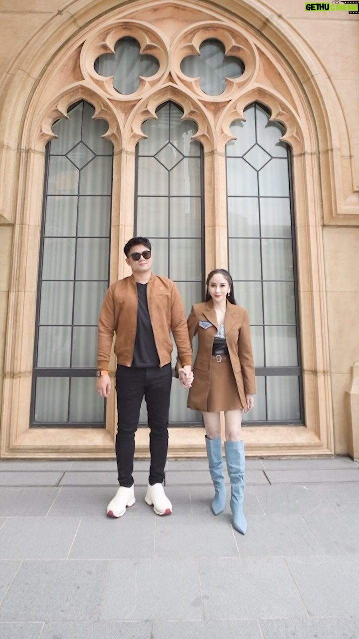 Guntur Triyoga - 156.4K Likes - Jelajah Dunia, Jangan Buang Waktu Mu.
Sehat, Senang, Bahagia, Keluarga, Persahabatan, Keuangan.
Musim Panas, Musim Semi, Musim Gugur, Musim Dingin, Kota Besar, Desa Kecil ♥️
Belajar Segala Nya & Di Mana Saja, Nikmati Saat Ini Dan Ber Do'a Di Mana- Mana, Dan Penting Mengingat Bahwa Hidup Adalah Hadiah Besar Dari Tuhan.
Terimakasih Tuhan (Allah SWT) Kami Bukan Apa-Apa Tanpa Mu 😇 #allahummabarik #husbandandwife