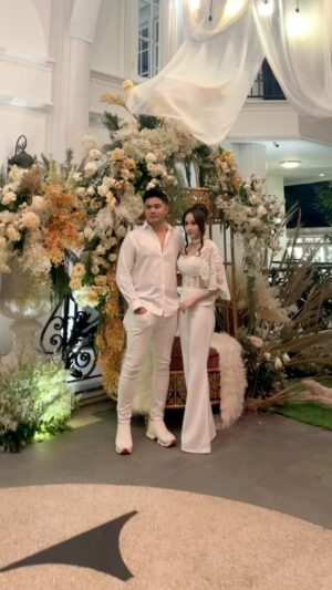 Guntur Triyoga Instagram - Selamat Ulang Tahun Dear Shella, Semoga Hadiah ini Bisa Menjadi Kenangan Manis, Dan Membahagiakan, Do’a Kami Selalu Menyertaimu 💕