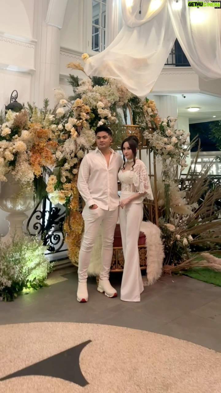 Guntur Triyoga - 233.2K Likes - Selamat Ulang Tahun Dear Shella, Semoga Hadiah ini Bisa Menjadi Kenangan Manis, Dan Membahagiakan, Do’a Kami Selalu Menyertaimu 💕